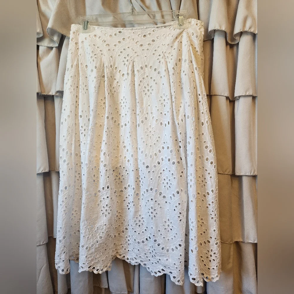 Women's Zara White Eyelit Skirt Size Medium - Picture 3 of 5